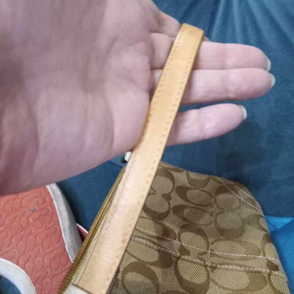 Vintage Limited Edition Coach Pouchette/Wristlet - Picture 9 of 12